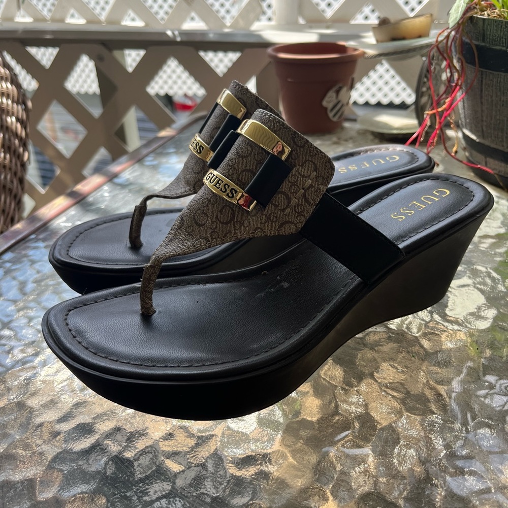 GUESS HEEL SANDALS